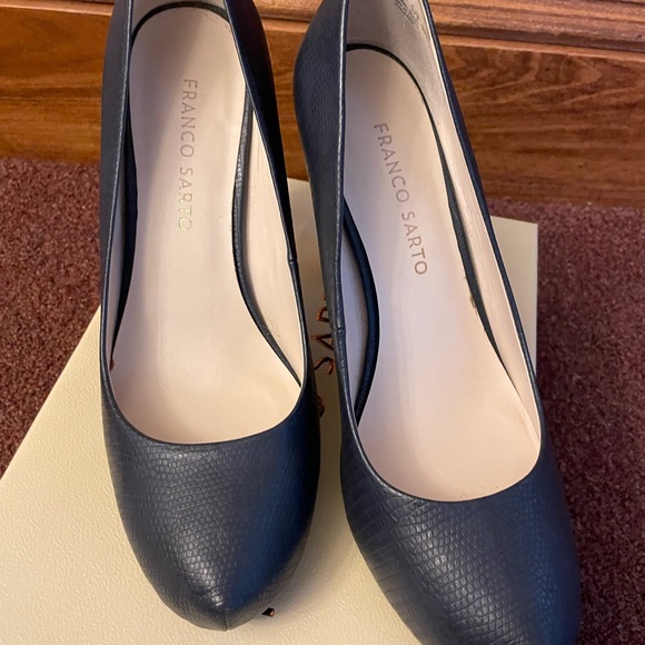 Navy heels Franco sarto sz 7.5 - Picture 8 of 9